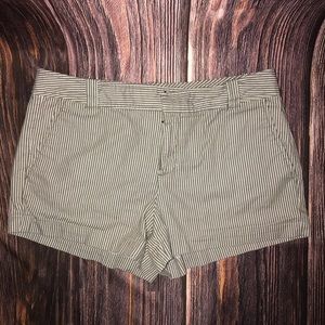 🤑NEW YORK & COMPANY - Pin Striped Shorts - Size 8